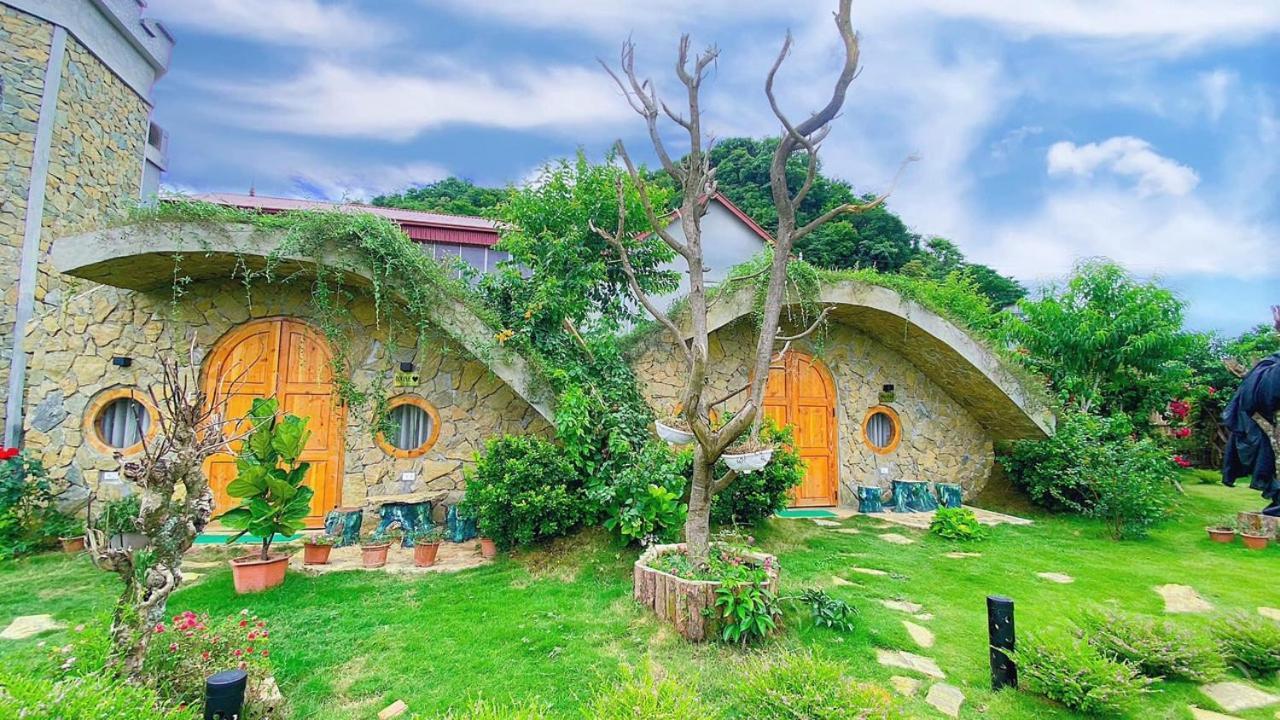 Moc Chau Hobbiton Acomodação com café da manhã Exterior foto