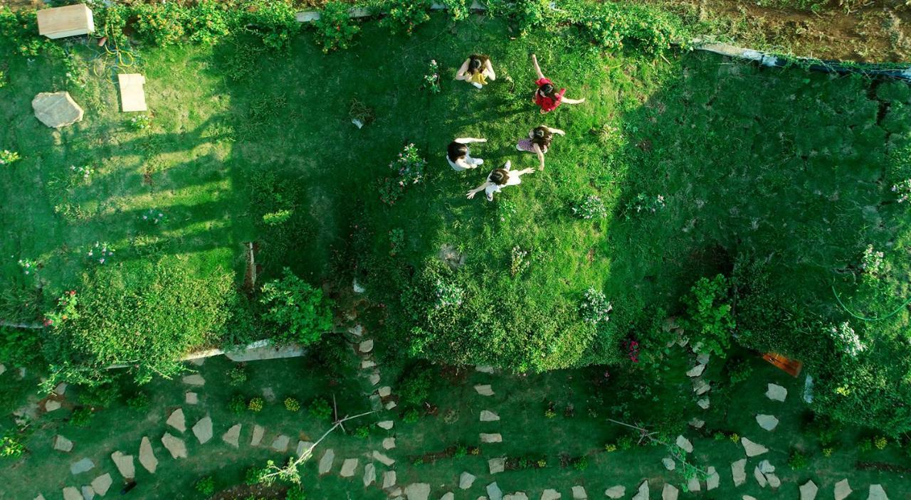 Moc Chau Hobbiton Acomodação com café da manhã Exterior foto
