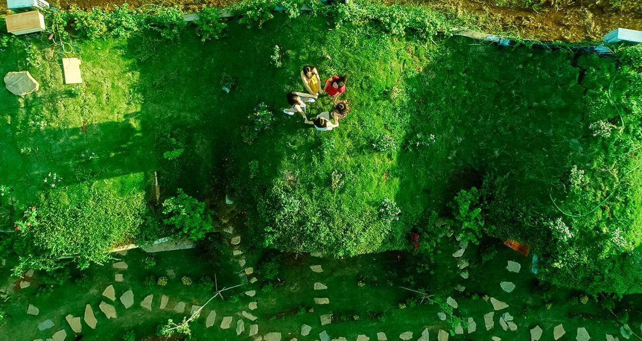 Moc Chau Hobbiton Acomodação com café da manhã Exterior foto